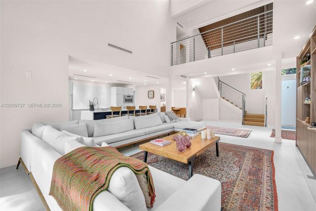 1933 S Oak Haven Cir, Miami, FL 33179