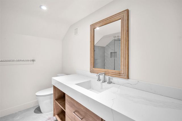 1933 S Oak Haven Cir, Miami, FL 33179