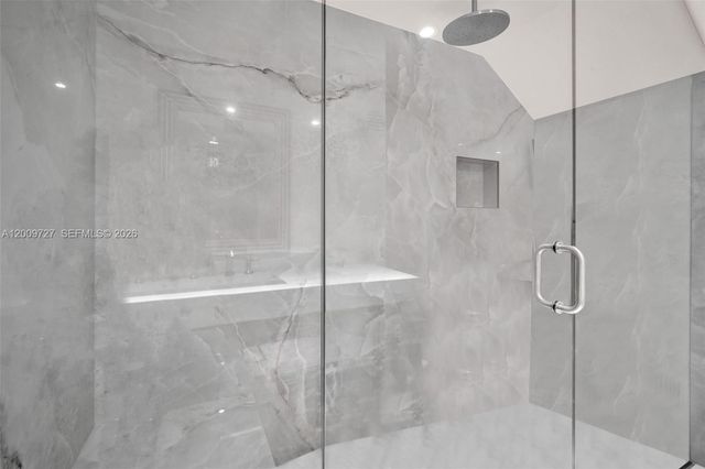 1933 S Oak Haven Cir, Miami, FL 33179