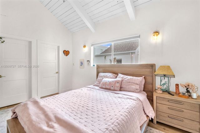 1933 S Oak Haven Cir, Miami, FL 33179