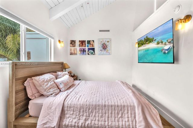 1933 S Oak Haven Cir, Miami, FL 33179