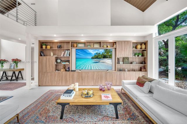 1933 S Oak Haven Cir, Miami, FL 33179