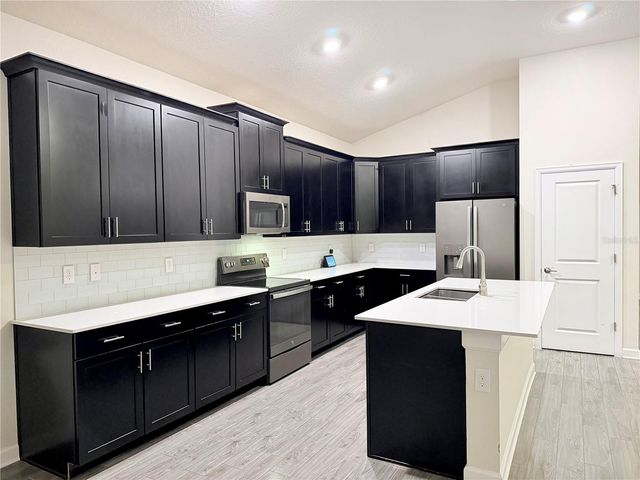 2065 CAMDEN LOOP, Davenport, FL 33837