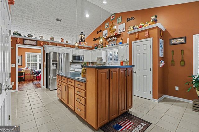 1405 Shiloh Oak Drive, Loganville, GA 30052
