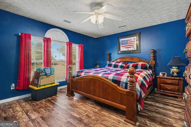 1405 Shiloh Oak Drive, Loganville, GA 30052