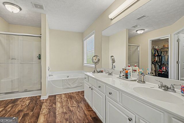 1405 Shiloh Oak Drive, Loganville, GA 30052