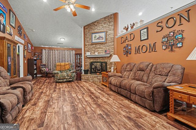 1405 Shiloh Oak Drive, Loganville, GA 30052