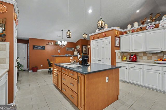 1405 Shiloh Oak Drive, Loganville, GA 30052