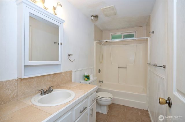 8901 Quinault Loop NE, Olympia, WA 98516