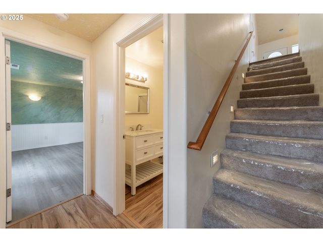 37455 EMERALD CASCADE St, Sandy, OR 97055