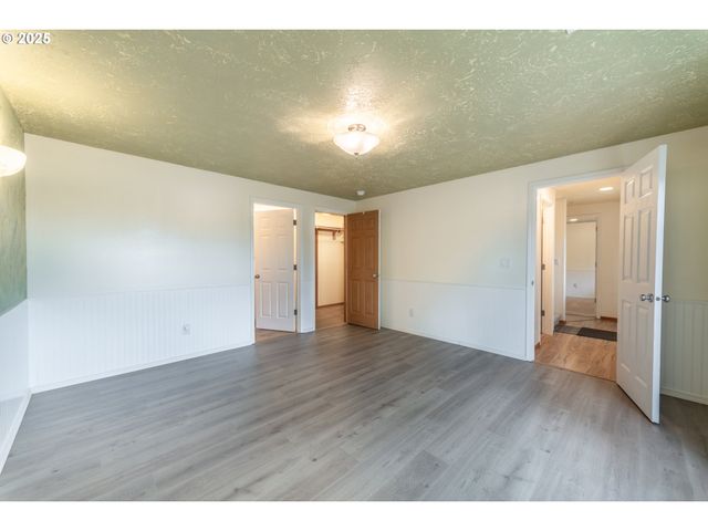 37455 EMERALD CASCADE St, Sandy, OR 97055