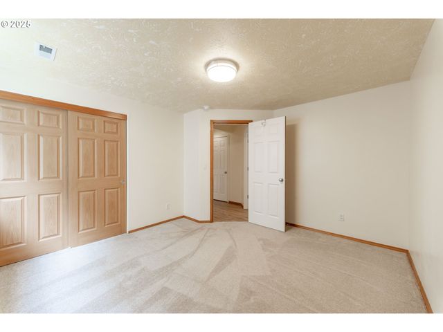 37455 EMERALD CASCADE St, Sandy, OR 97055