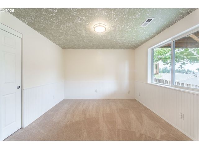 37455 EMERALD CASCADE St, Sandy, OR 97055