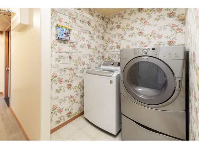 37455 EMERALD CASCADE St, Sandy, OR 97055