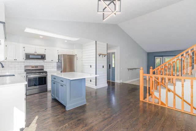 680 Brockton Curve, Eagan, MN 55123