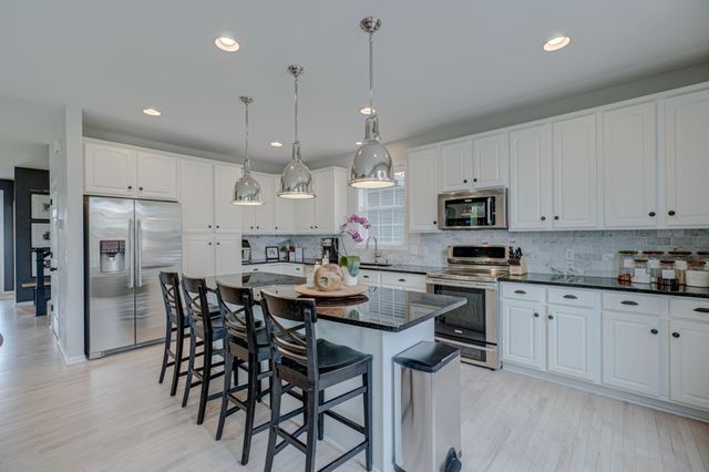 4891 159th Street W, Apple Valley, MN 55124