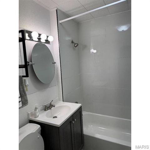 914 N Center Street, Collinsville, IL 62234