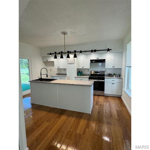 914 N Center Street, Collinsville, IL 62234
