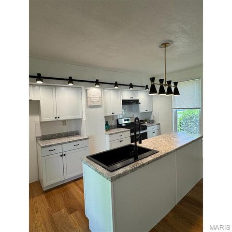 914 N Center Street, Collinsville, IL 62234