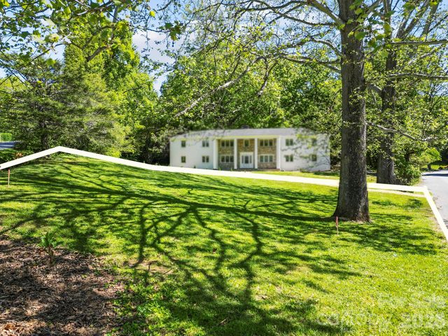 99999 Country Club Road, Asheville, NC 28804