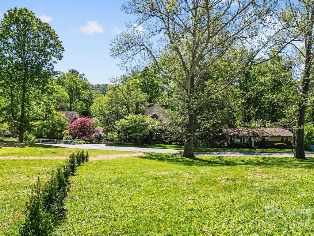 99999 Country Club Road, Asheville, NC 28804