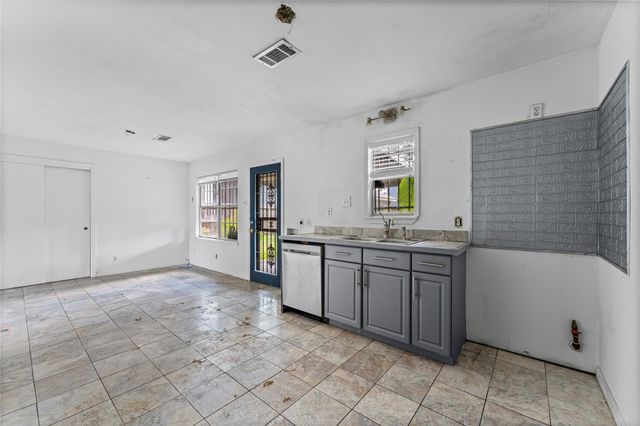 820 E 28th Street, Houston, TX 77009