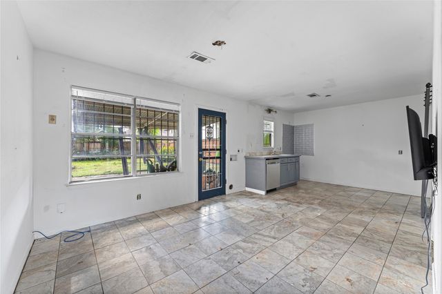 820 E 28th Street, Houston, TX 77009