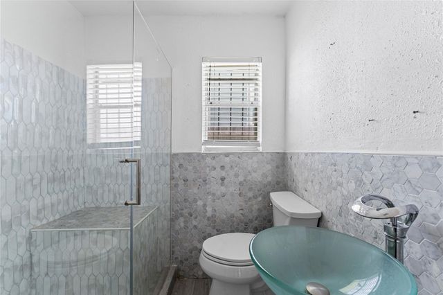 820 E 28th Street, Houston, TX 77009