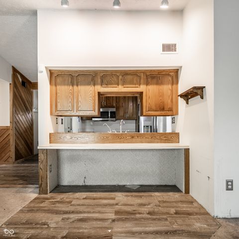 6724 Cross Key Drive, Indianapolis, IN 46268