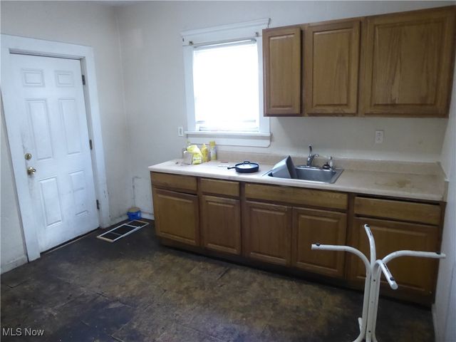 3430 E 102, Cleveland, OH 44104