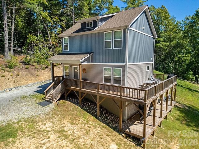 46 Old Chestnut Lane, Hendersonville, NC 28739