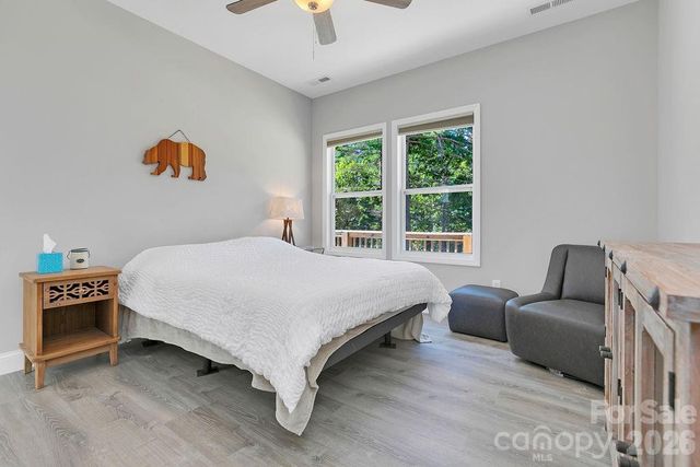 46 Old Chestnut Lane, Hendersonville, NC 28739