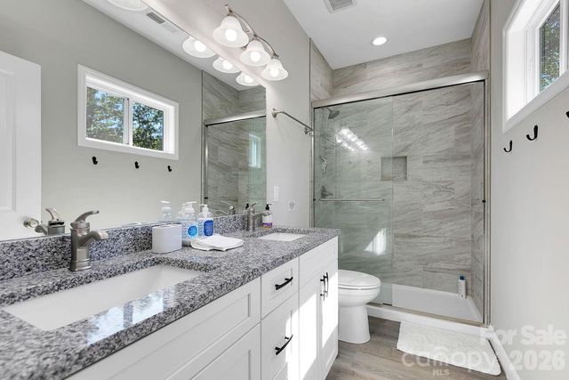 46 Old Chestnut Lane, Hendersonville, NC 28739