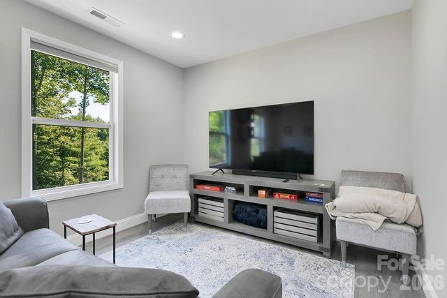 46 Old Chestnut Lane, Hendersonville, NC 28739
