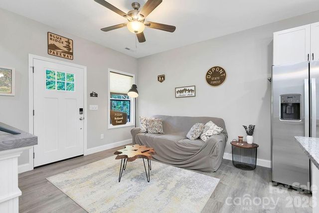 46 Old Chestnut Lane, Hendersonville, NC 28739