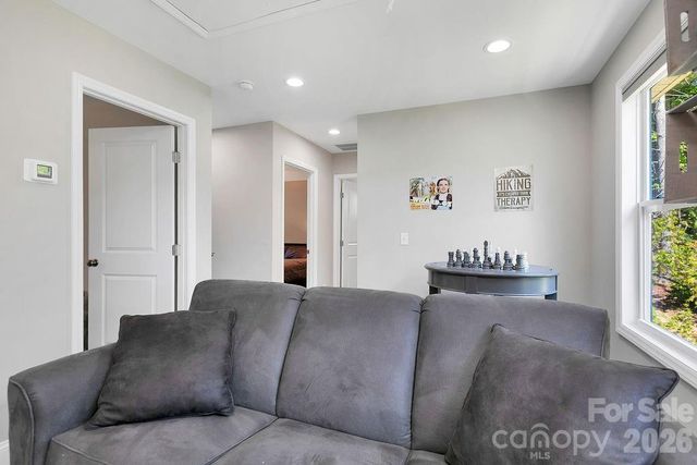 46 Old Chestnut Lane, Hendersonville, NC 28739
