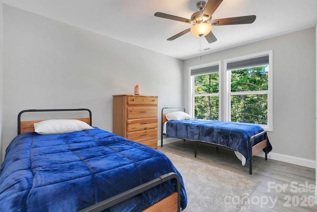 46 Old Chestnut Lane, Hendersonville, NC 28739