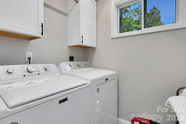 46 Old Chestnut Lane, Hendersonville, NC 28739