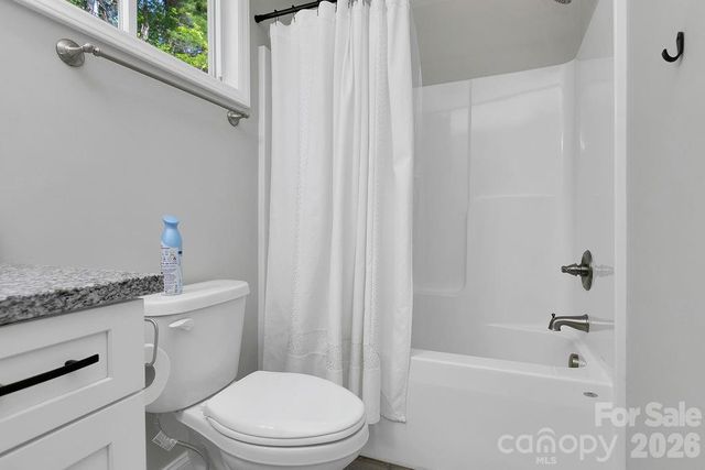 46 Old Chestnut Lane, Hendersonville, NC 28739