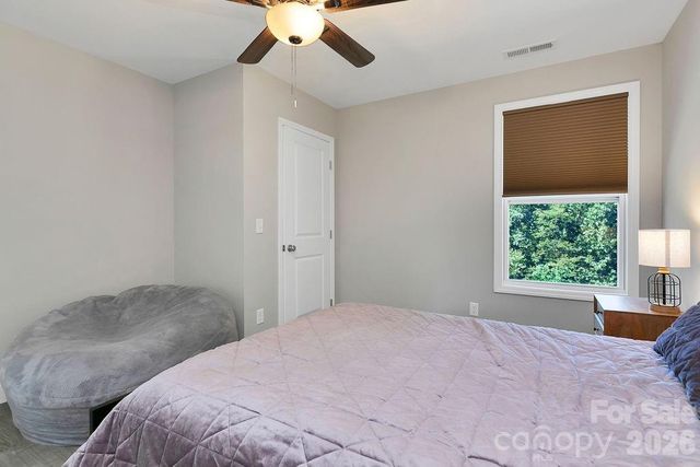 46 Old Chestnut Lane, Hendersonville, NC 28739