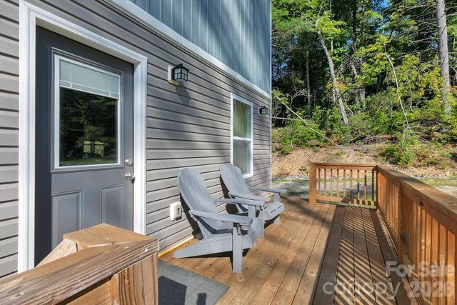 46 Old Chestnut Lane, Hendersonville, NC 28739