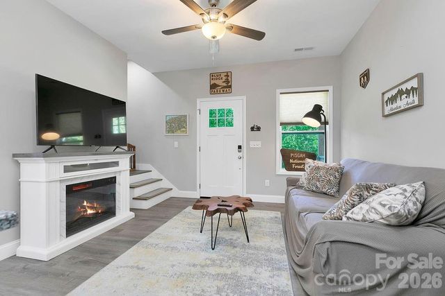 46 Old Chestnut Lane, Hendersonville, NC 28739
