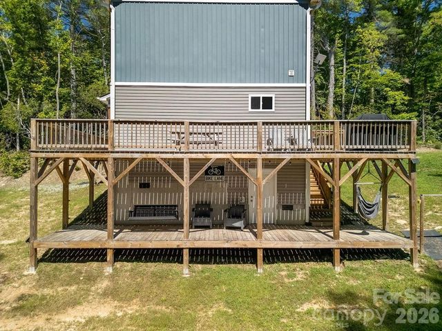 46 Old Chestnut Lane, Hendersonville, NC 28739