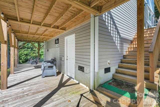 46 Old Chestnut Lane, Hendersonville, NC 28739
