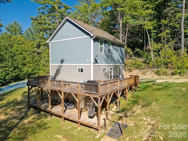 46 Old Chestnut Lane, Hendersonville, NC 28739