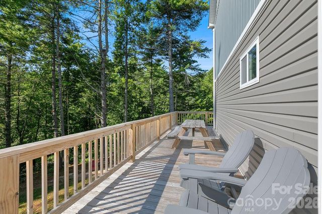 46 Old Chestnut Lane, Hendersonville, NC 28739