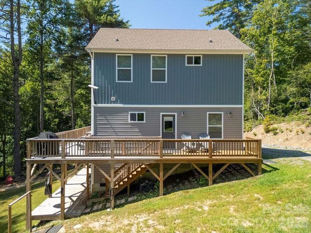 46 Old Chestnut Lane, Hendersonville, NC 28739