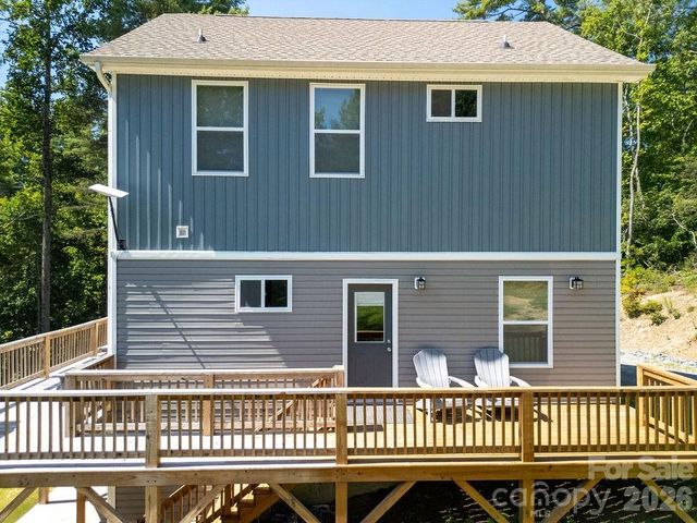 46 Old Chestnut Lane, Hendersonville, NC 28739