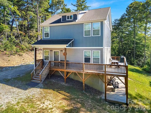 46 Old Chestnut Lane, Hendersonville, NC 28739