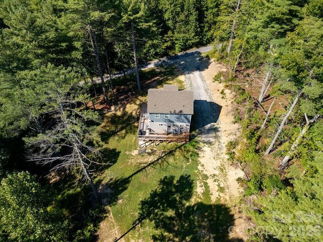 46 Old Chestnut Lane, Hendersonville, NC 28739